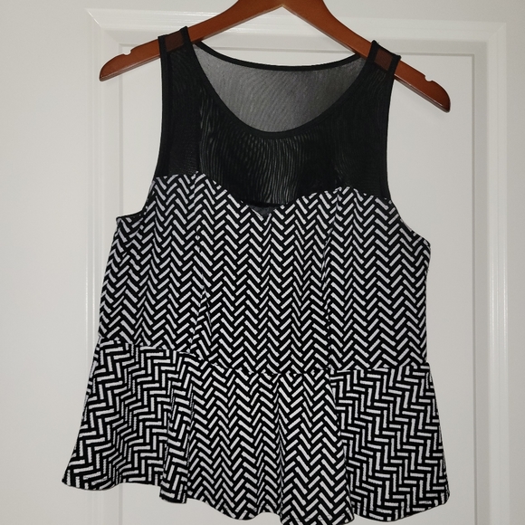 Women's Sleeveless peplum blouse - Picture 2 of 5